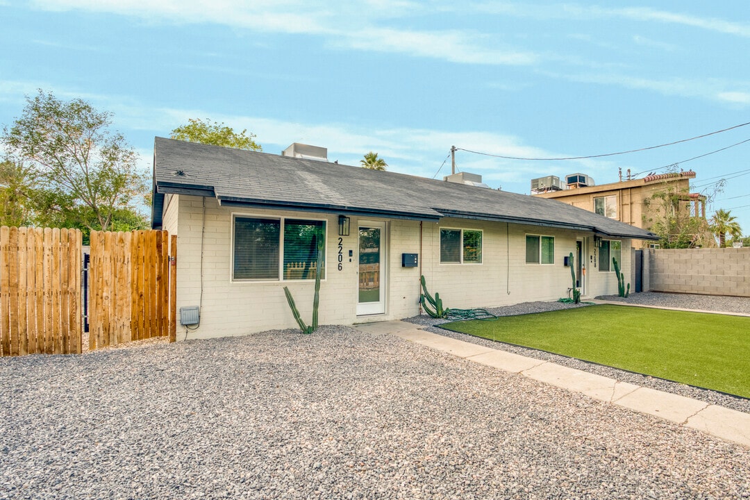 2206 N 26th St in Phoenix, AZ - Building Photo