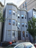 121 43rd St Apartments