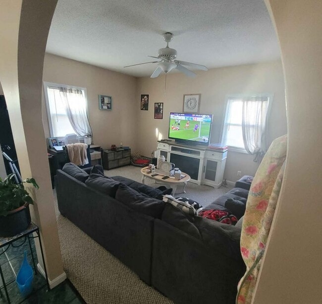 388 Bradford Ave in Fall River, MA - Building Photo - Building Photo