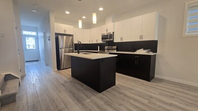438 Carringvue Grove NW in Calgary, AB - Building Photo - Building Photo