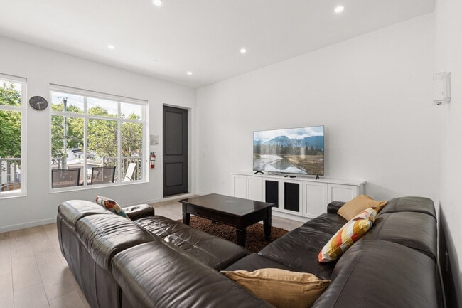 3377 Nanaimo St, Unit SI ID1543149P