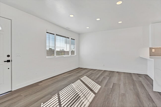 1239 N Citrus Ave, Unit 4 in Vista, CA - Foto de edificio - Building Photo