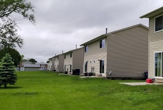 42nd Street Duplexes in Davenport, IA - Foto de edificio - Building Photo