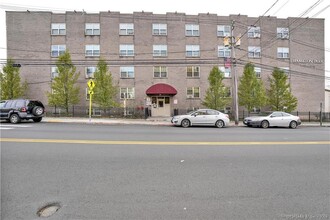 1660 E Main St in Waterbury, CT - Building Photo - Building Photo