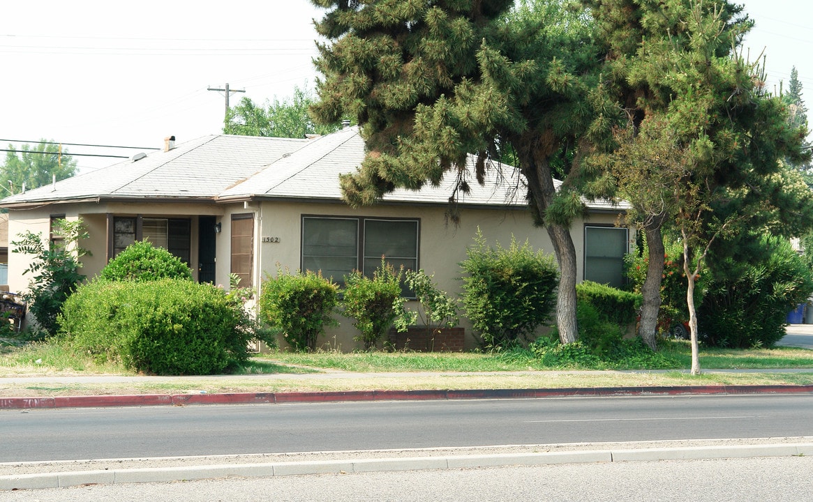 1302-1342 E Shields Ave in Fresno, CA - Foto de edificio