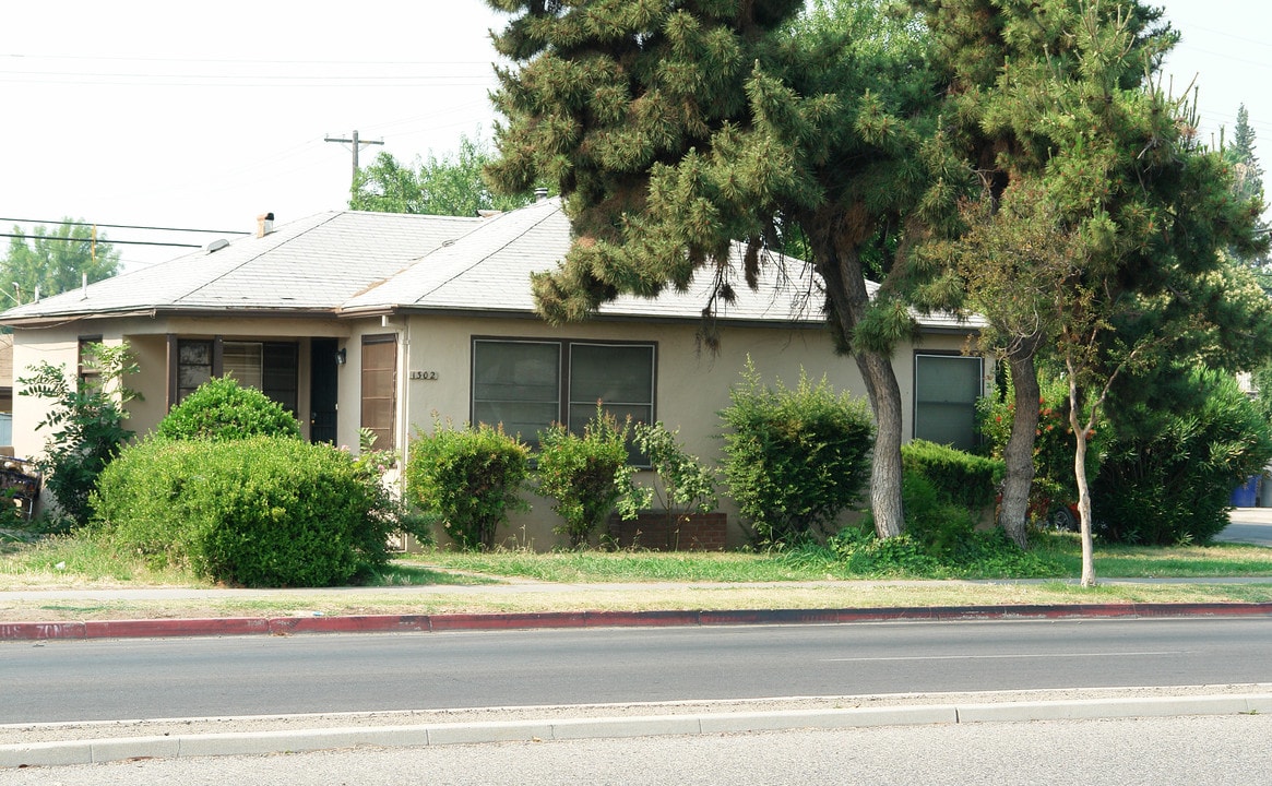 1302-1342 E Shields Ave in Fresno, CA - Building Photo