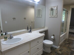 3500 E Lake Sammamish Pkwy SE in Sammamish, WA - Building Photo - Building Photo