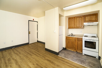 Verona Apartments in Philadelphia, PA - Building Photo - Building Photo