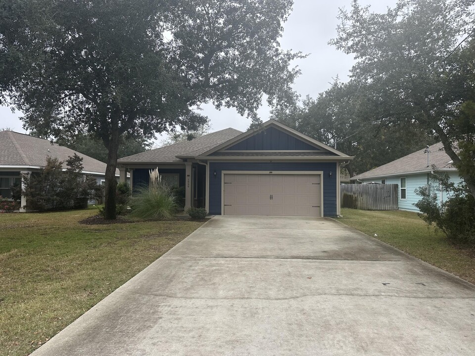 1939 Prado St in Navarre, FL - Building Photo