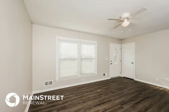 215 Kim Ct in Louisville, KY - Foto de edificio - Building Photo