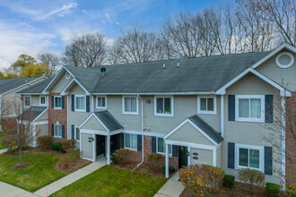 Orchard Creek Village in Farmington Hills, MI - Building Photo - Building Photo