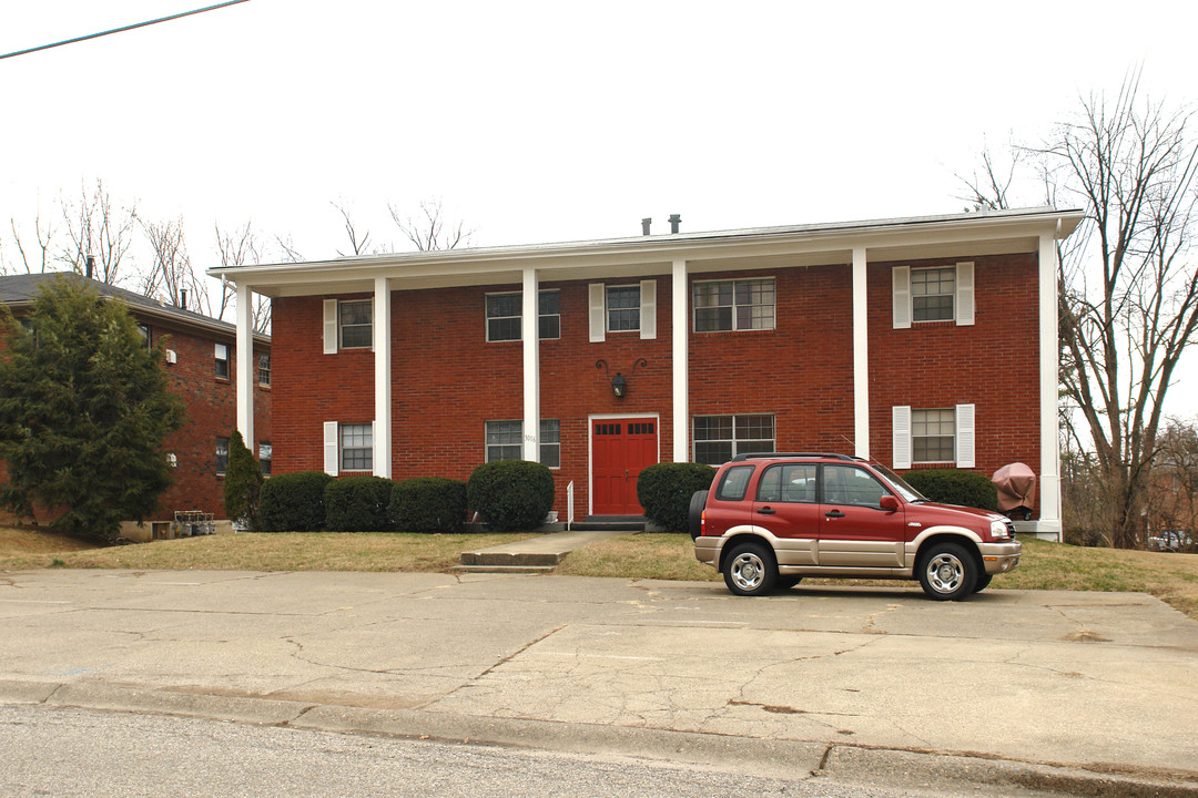 3016 Pamela Way in Louisville, KY - Building Photo