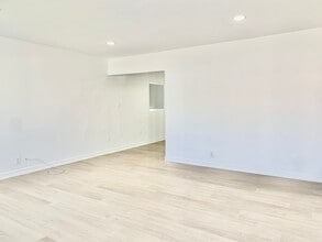 2300 E 15th St, Unit C in Long Beach, CA - Building Photo - Building Photo