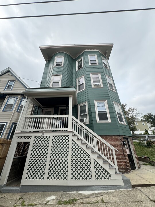 29 Cameron Ave in Somerville, MA - Foto de edificio