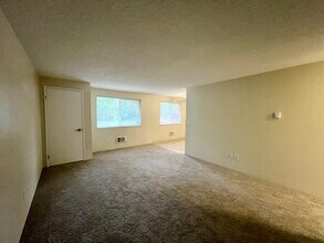 1970 Sidney Ave, Unit 201 in Port Orchard, WA - Building Photo - Building Photo