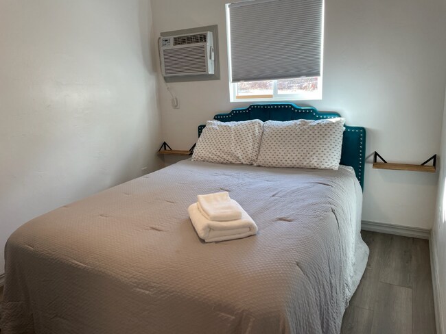 1934 Parallel St in Shasta Lake, CA - Foto de edificio - Building Photo