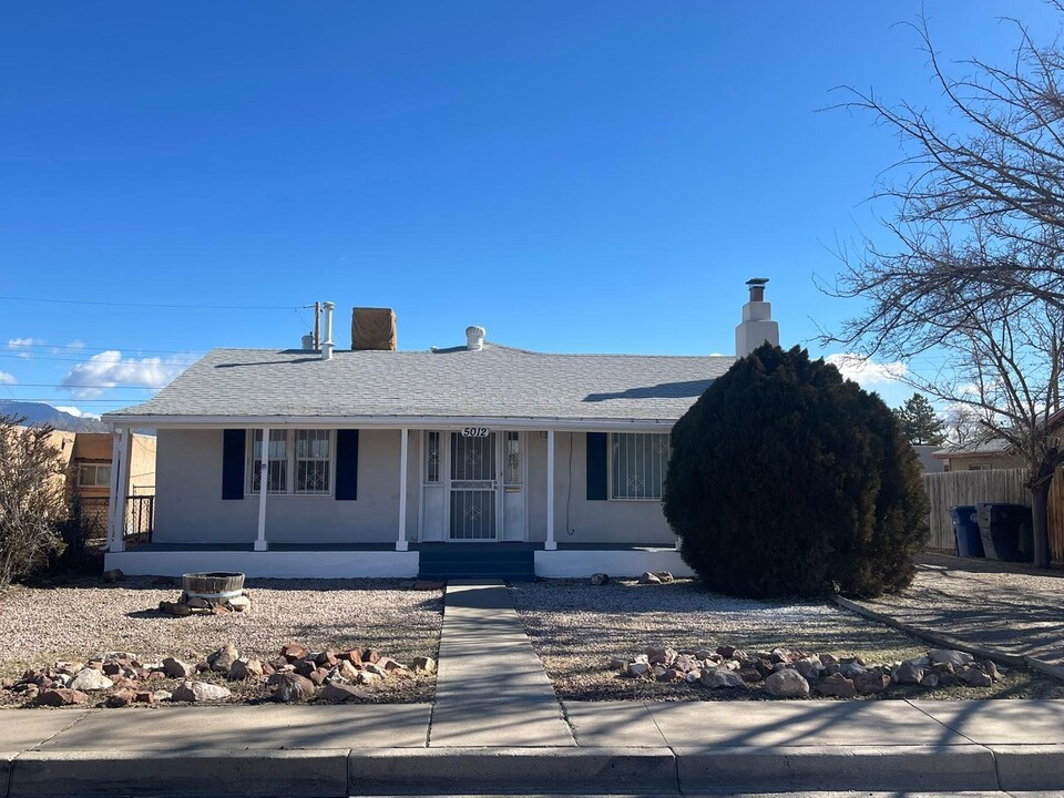 5012 Pastura Pl NW in Albuquerque, NM - Building Photo