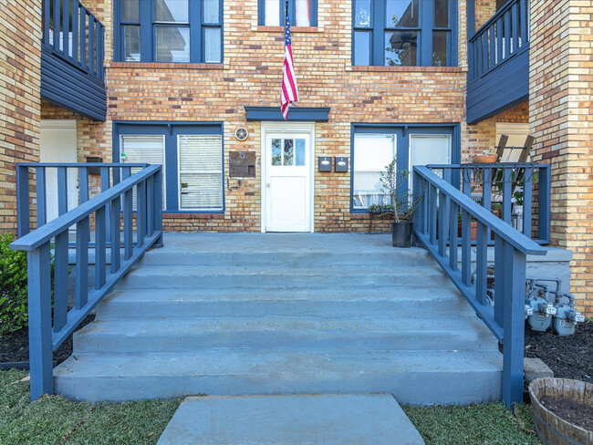 1619 Alston Ave, Unit B in Fort Worth, TX - Building Photo - Building Photo