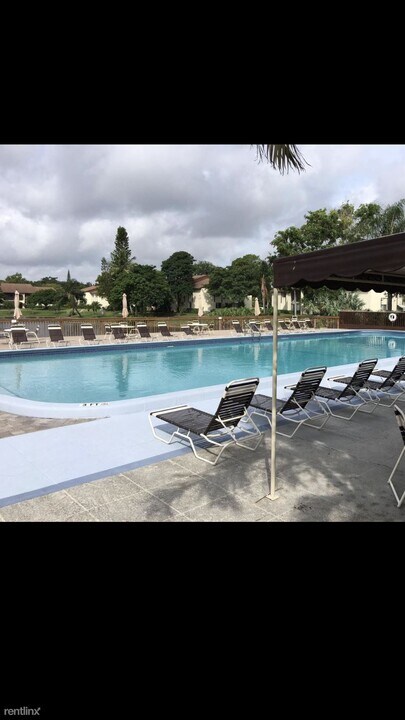 4723 Sable Pine Cir in West Palm Beach, FL - Building Photo