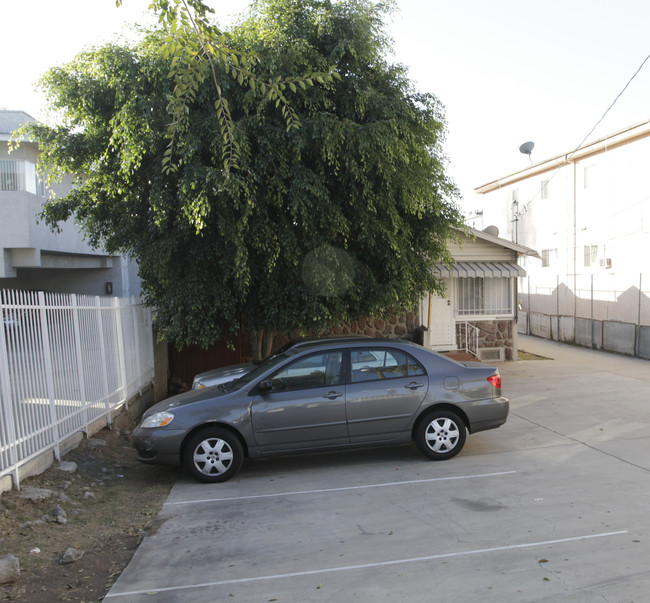 4228 Lockwood Ave in Los Angeles, CA - Foto de edificio - Building Photo