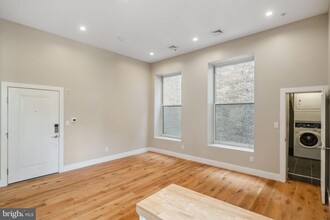 24-224 S 3rd St, Unit 201 in Philadelphia, PA - Building Photo - Building Photo