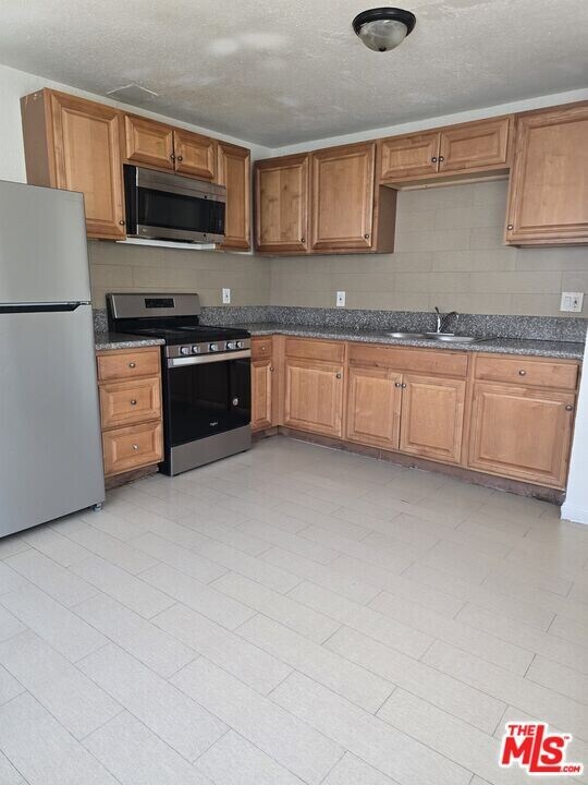 1117 W 94th St in Los Angeles, CA - Building Photo