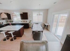 1437 Spanish Bay Dr in Redding, CA - Building Photo - Building Photo