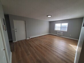 215 Pearl St, Unit 10 in Stoughton, MA - Building Photo - Building Photo