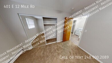 401 E Twelve Mile Rd in Royal Oak, MI - Building Photo - Building Photo