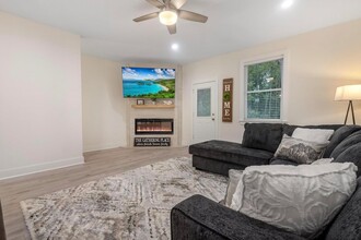 1577 Metropolitan Blvd, Unit 1 in Tallahassee, FL - Building Photo - Building Photo