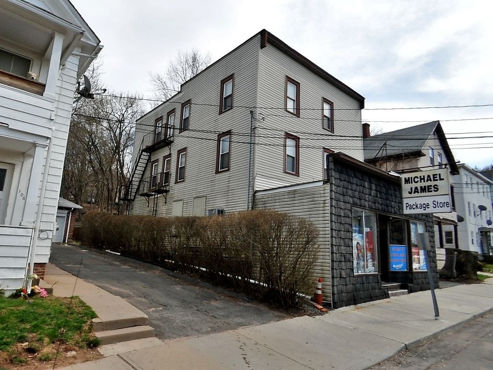 110 Willow St in Meriden, CT - Building Photo