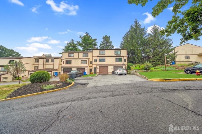 48 Ellen Heath Dr in Matawan, NJ - Building Photo - Building Photo