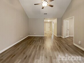 112 Liberty Ln in Venus, TX - Foto de edificio - Building Photo