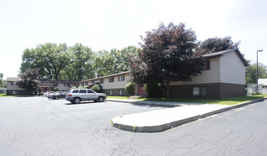 Dunbar Woods Apartments in Wyoming, MI - Foto de edificio - Building Photo