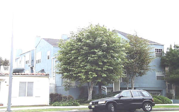 2452 S Centinela Ave in Los Angeles, CA - Building Photo