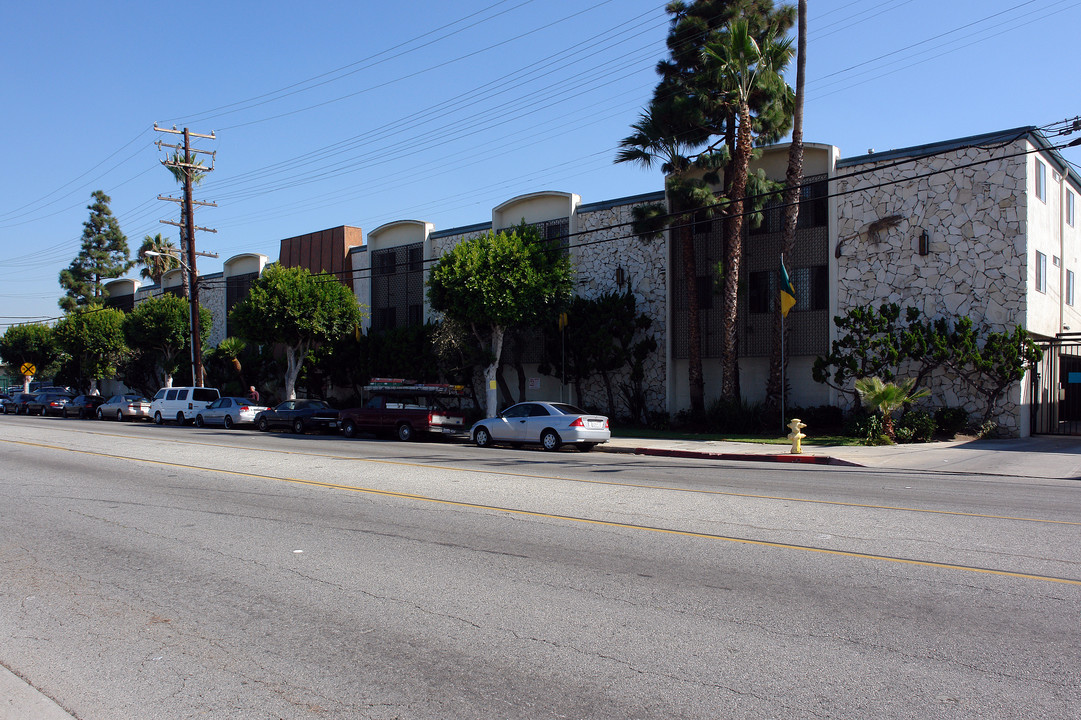 REGAL MANOR in Hawthorne, CA - Building Photo