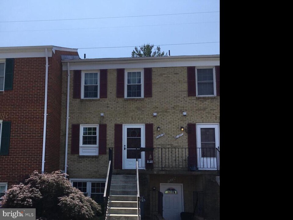 1029 Margate Ct in Sterling, VA - Building Photo