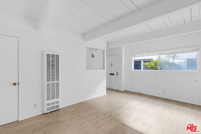 4040 Grand View Blvd in Los Angeles, CA - Building Photo - Building Photo