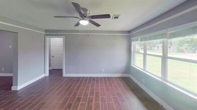 315 E Delz Dr in Houston, TX - Building Photo - Building Photo