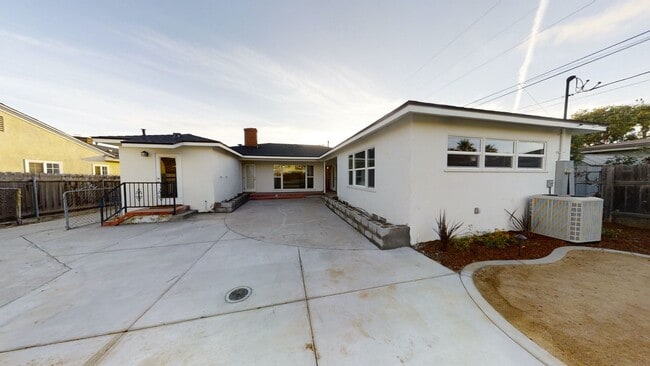 5608 Dorothy Way in San Diego, CA - Building Photo - Building Photo