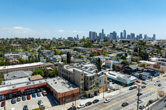 916 N Alvarado St in Los Angeles, CA - Building Photo - Building Photo