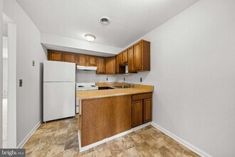 132 E Green Valley Cir in Newark, DE - Building Photo - Building Photo