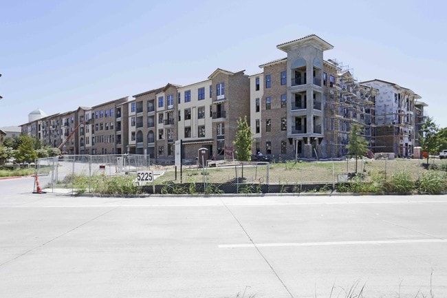 Ravello Stonebriar in Frisco, TX - Foto de edificio - Building Photo