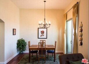 5037 Rosewood Ave in Los Angeles, CA - Building Photo - Building Photo
