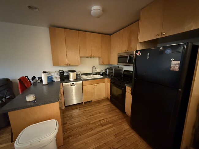 1446 N Leavitt St, Unit 1F