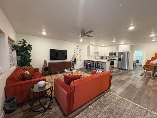 380 Utah Ave-Unit -Unit C in Hildale, UT - Building Photo - Building Photo