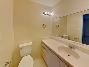 1036 Oak Grove Rd in Concord, CA - Foto de edificio - Building Photo