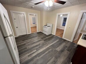 23-25-25 Dale St in Ware, MA - Building Photo - Building Photo