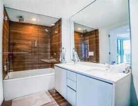 1010 Brickell Ave, Unit 2611 in Miami, FL - Building Photo - Building Photo