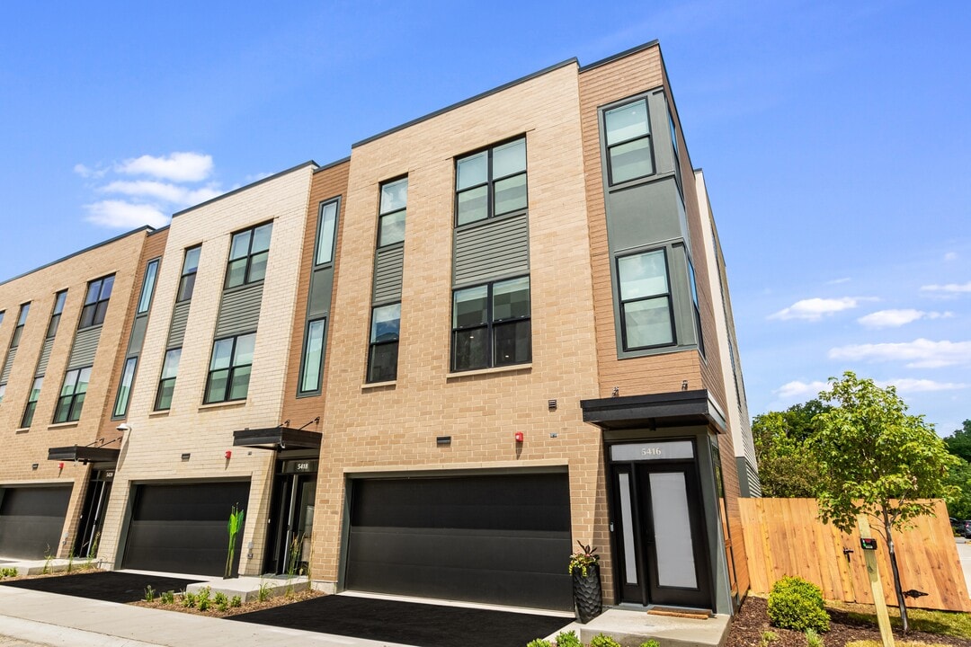 The Henry at Harms Woods in Skokie, IL - Foto de edificio
